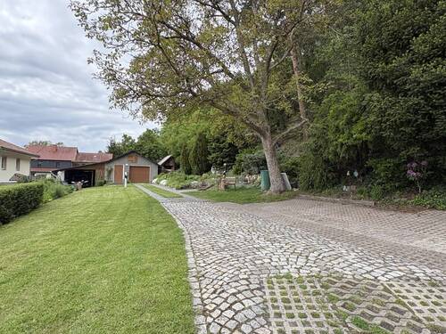 Zufahrt/Garage - 