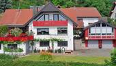 Wohnhaus mit Wohnungen und Gewerbeeinheit im Neben - 1 Zimmer Mehrfamilienhaus, Wohnhaus in Bötzingen