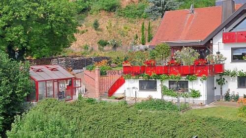 Die großzügige Terrasse der Hauptwohnung im EG - Mehrfamilienhaus, Wohnhaus mit 321,80 m² in Bötzingen zum Kaufen