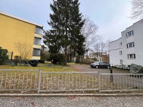 Außenanlage mit KFZ-Stellplätzen - 