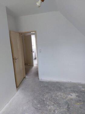 Zimmer OG links zur Straße - 