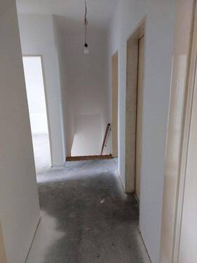 Flur OG zur Treppe - 