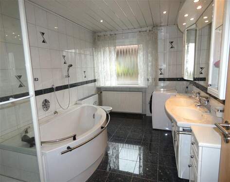 Tageslichtbadezimmer - Etagenwohnung mit 101,00 m&sup2; in Haßloch zur Miete