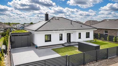 Garagenzufahrt - Einfamilienhaus mit 112,00 m&sup2; in Werneuchen zum Kaufen