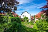 Blick vom Grundstück zum Haus - 5 Zimmer Einfamilienhaus in Gernrode