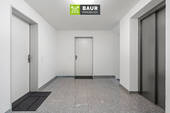 Hausflur mit Aufzug - 