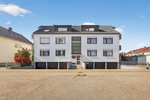 Außenansicht - 6-Parteienhaus in Eggenstein mit Bauplatz für 2 Doppelhaushälften