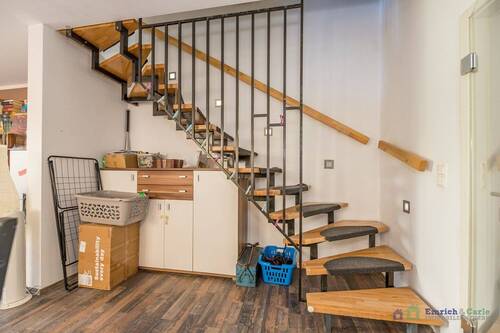 Wohnzimmer / Treppenaufgang - 