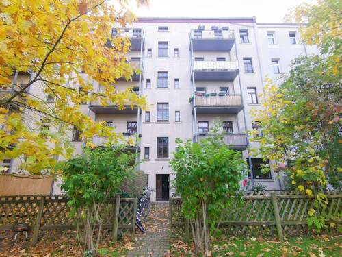 Hausansicht hinten - 3 Zimmer Etagenwohnung in Leipzig