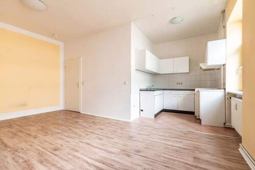 baugleiches Wohnzimmer leer - 