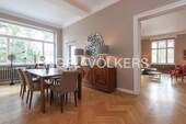 Speisezimmer mit Blick ins Wohnzimmer - 