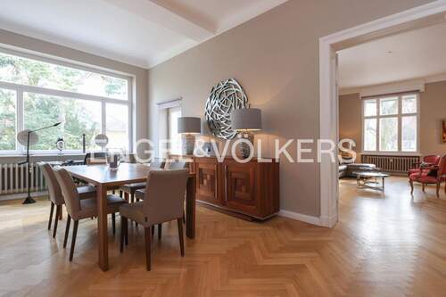 Speisezimmer mit Blick ins Wohnzimmer - 