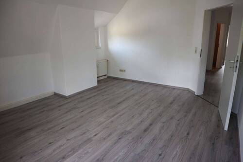  2. OG + Bad mit Fenster - frei ab 1.3.26