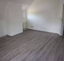 Wohnen im DG = 2. OG + Bad mit Fenster - frei ab 1.3.26 - Wittgensdorf