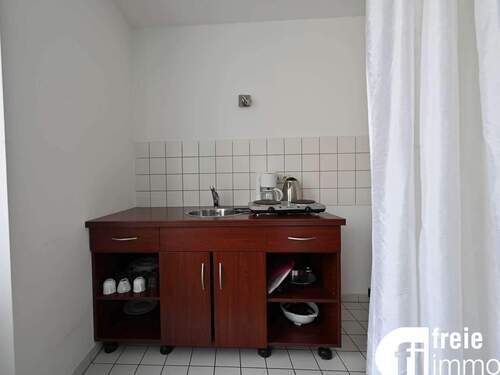 kleine offen Küchenzeile - 1 Zimmer Etagenwohnung in Dresden