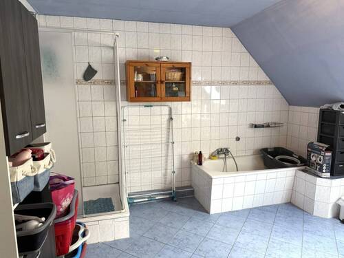 Vollbad mit sep. Dusche - 