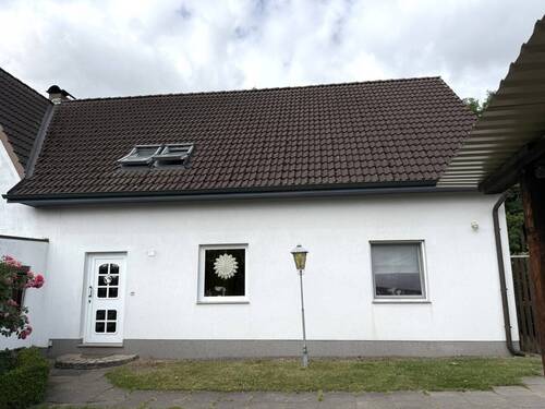 Vorderansicht/ Hauseingang - 