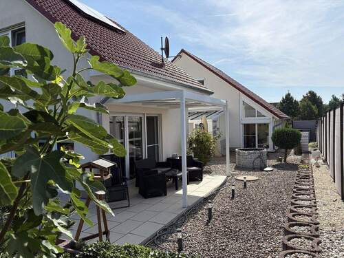 Blick auf Haus 2 und Haus 1 - 7 Zimmer Einfamilienhaus zum Kaufen in Waren(Müritz)