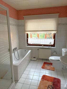 Wannenbad mit Dusche - 7 Zimmer Einfamilienhaus in Gülzow