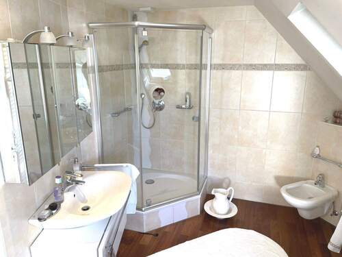 Badezimmer Dachgeschoss - 