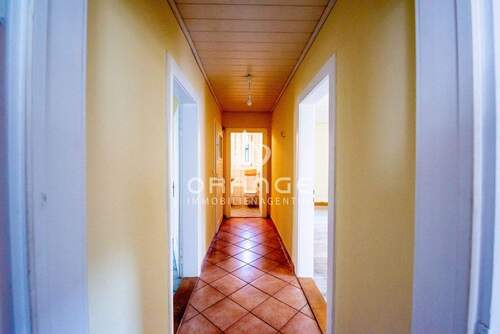 EG-Flur - 4 Zimmer Mehrfamilienhaus, Wohnhaus in Merkendorf