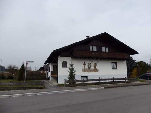 Bild 1 - DG Einliegerwohnung im Allgäuer Stil (3,5 Zi) m. EBK und Garage