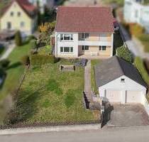 Familien aufgepasst: Schön gelegenes Einfamilienhaus mit ELW, Garten und Doppelgarage - Güglingen