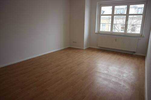 Wohnzimmer - Balkon an der Küche im 2. OG u.v.m.