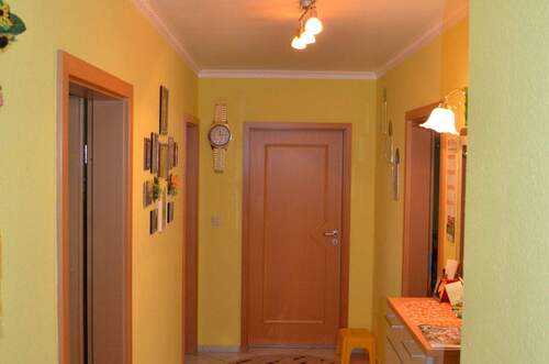 Flur - 3 Zimmer Etagenwohnung zum Kaufen in Bremen