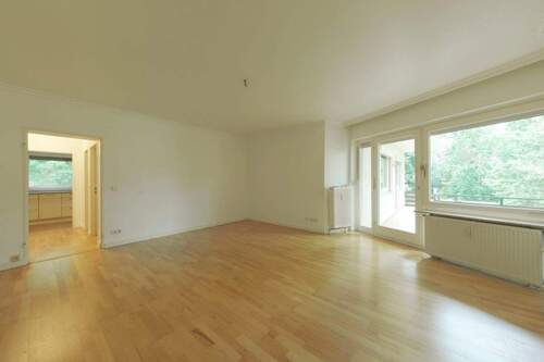Helles Wohnzimmer - 4 Zimmer Etagenwohnung in Berlin-Lankwitz