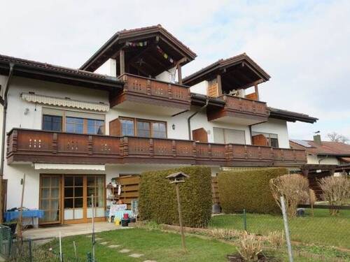 Ostansicht - (Schon VERKAUFT+suche dringend ähnliche Objekte u.a. Wohnhäuser Grundstücke usw. auch Gewerbe ) Helle freundliche 1 Zimmerwohnung