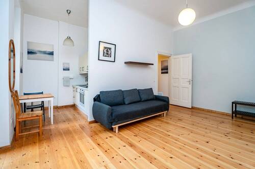 kombinierter Wohn- und Essbereich - 1 Zimmer Etagenwohnung in Berlin