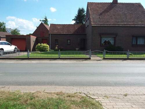 Straßenansicht - DHH plus Bauland in 2. und 3. Reihe