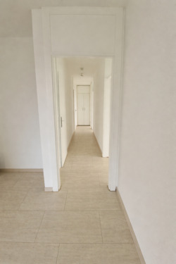 Flur - 4 Zimmer Etagenwohnung in Krefeld