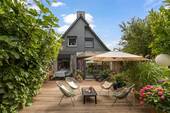 Outdoor Terrassendeck - Grüner wird`s nicht - Familien Idyll mit Garten satt in Niendorf