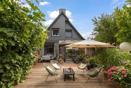 Outdoor Terrassendeck - Grüner wird`s nicht - Familien Idyll mit Garten satt in Niendorf