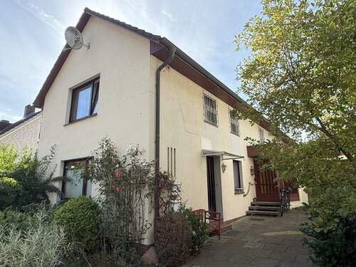 Vorderansicht/ Hauseingänge - 7 Zimmer Einfamilienhaus zum Kaufen in Schwarzenbek