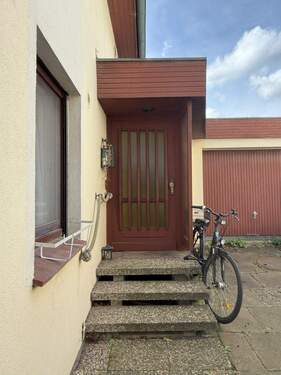 Hauseingang Haupthaus - 7 Zimmer Einfamilienhaus in Schwarzenbek