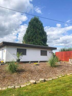 Rückansicht Garage - Einfamilienhaus mit 333,00 m&sup2; in Puderbach zum Kaufen