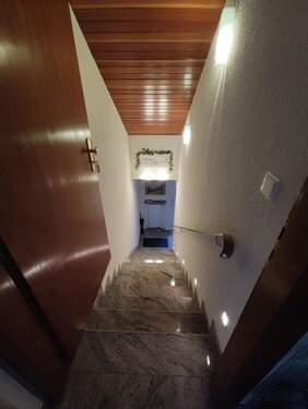 Treppe ins Untergeschoss - 