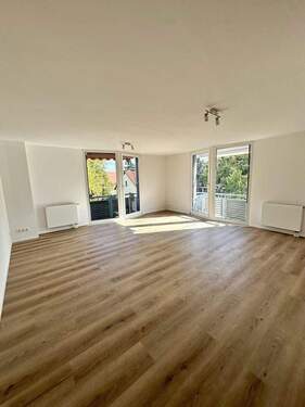 Wohnbereich - Erstbezug nach umfassender Sanierung: Stilvolle 3-Zimmer WHG mit unmittelbarer Elbnähe & 3-Balkonen