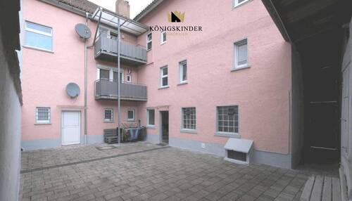 Hofansicht - 4 WE 2 GE, Scheune, Gewölbekeller, 2 Garagen und 5 Stellplätzen, gepflegtem Zustand (üb. 1.000 qm)