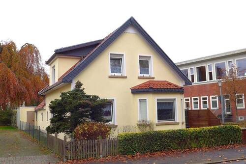 Front - Zweifamilienhaus in zentraler Lage am Klinikum Oldenburg