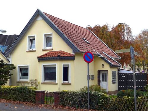 Front - 4 Zimmer Mehrfamilienhaus, Wohnhaus zum Kaufen in Oldenburg