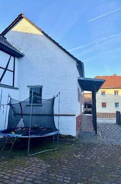 Hofbereich - 5 Zimmer Einfamilienhaus in Mönchberg-OT