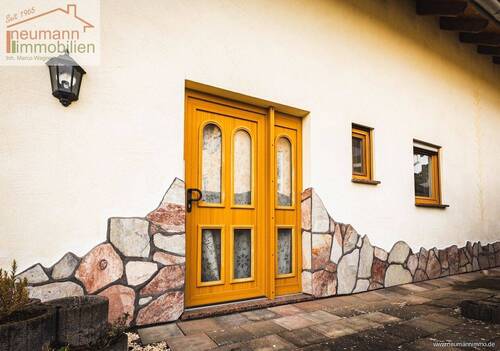 Hauseingang - Einfamilienhaus mit 193,00 m&sup2; in Breitscheid zum Kaufen