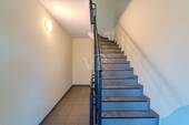 gepflegtes Treppenhaus - 5 Zimmer Etagenwohnung in Berlin - Pankow