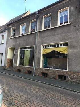 Außenansicht - Stadthaus mit großem Nebengelass, 3 kleine, hübsche Whgén, eine ist vermietet, schöne Gewerberäume unvermietet, lohnende Investition!