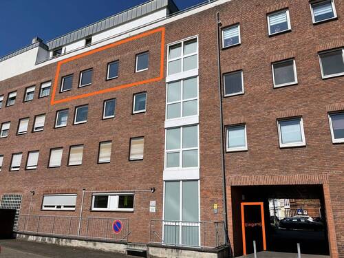 Rückseite Flur Küche Schlafzimmer Eingang markiert - 