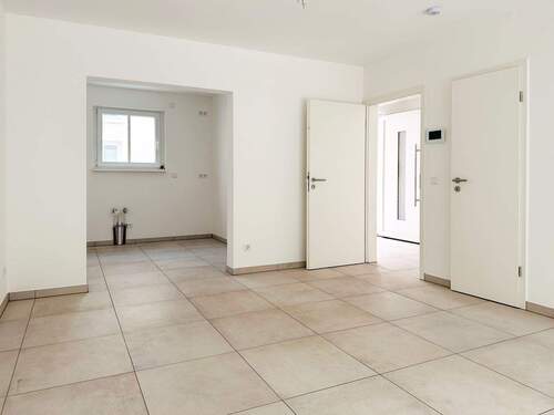 Blick in die Küche - 6 Zimmer Reihenendhaus zum Kaufen in Eilenburg